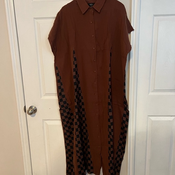 Dressed in LALA California Cool Oversized Maxi Dress in Brown - Picture 4 of 4